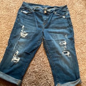 Women’s Capri highly distressed jeans size 18 like new